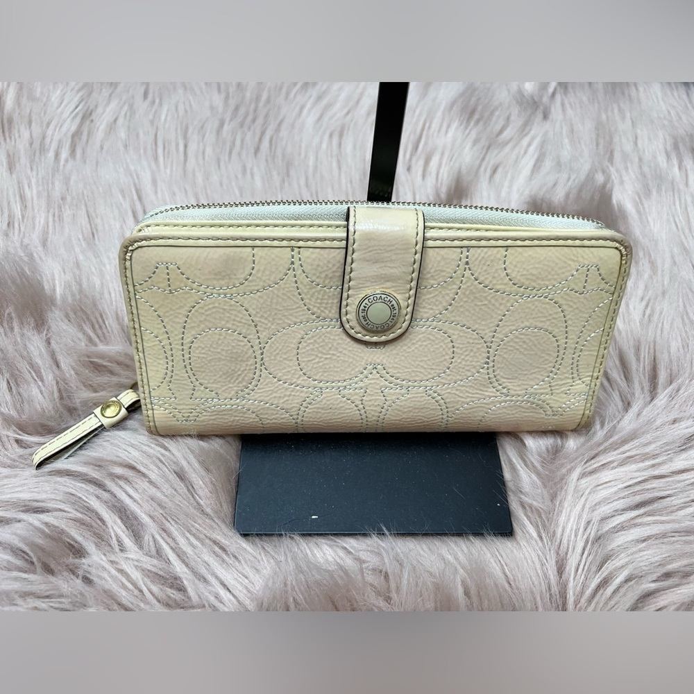 Coach Wallet - Picture 12 of 12